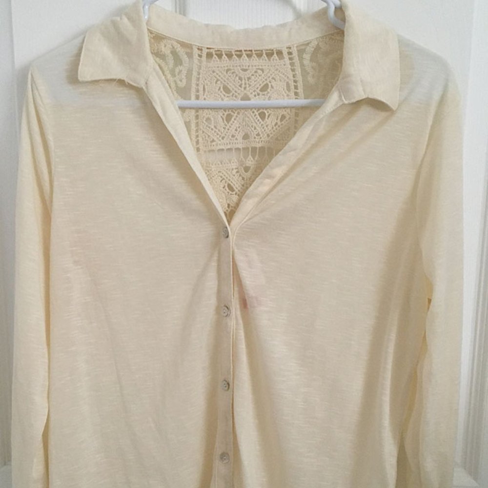 No boundaries roll sleeve crocheted back style top